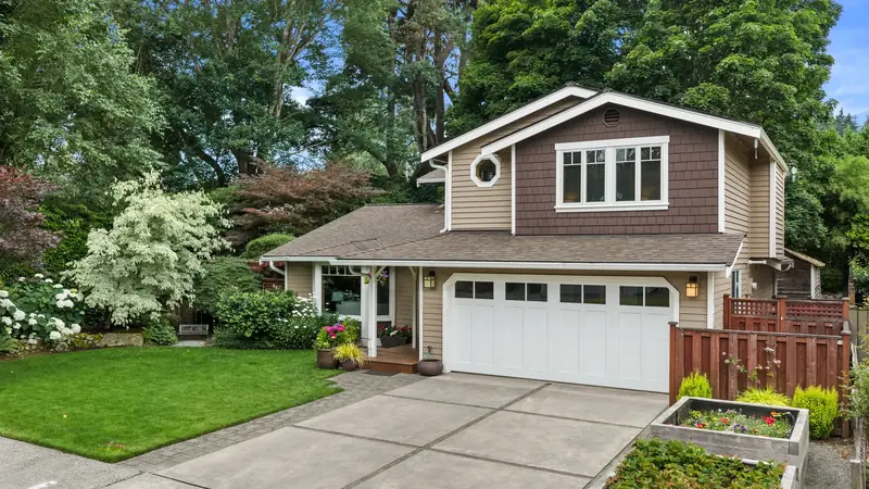 Drone photo of the Kirkland listing this review is about